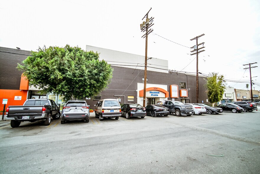 More Photos Of 18341 Sherman Way, Reseda Office For Sale