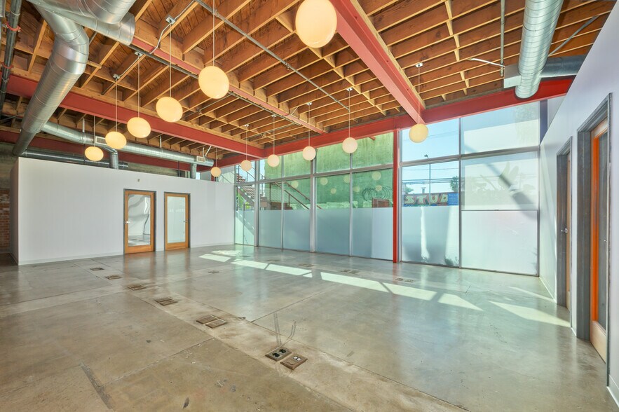 More Photos Of 6121 Santa Monica Blvd, Los Angeles Showroom For Lease