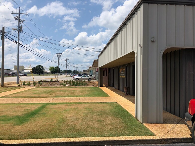 More Photos Of 2821 Avalon Ave, Muscle Shoals Warehouse For Lease