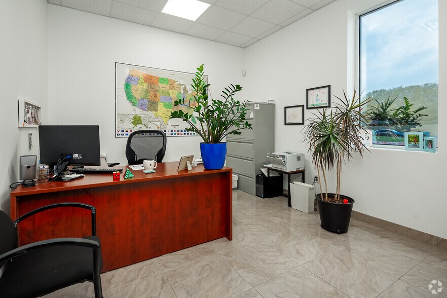 More Photos Of 4050 Premier Dr, Plano Light Manufacturing For Lease