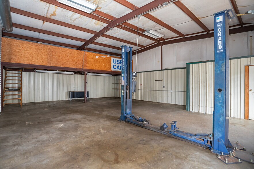 More Photos Of 1504 E Loop 304, Crockett Office For Sale