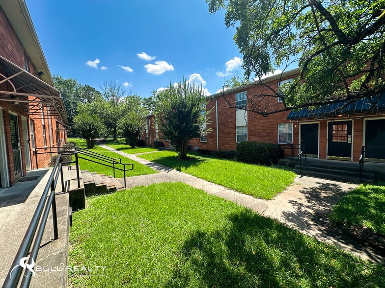 More Photos Of 2099 Martin Luther King Dr, Atlanta Apartments For Sale