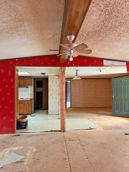 More Photos Of 3268 - 3244 River Fork Rd, Waterloo Bar For Sale