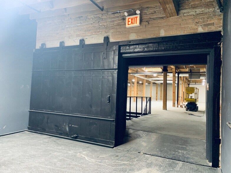 More Photos Of 2145 W Grand Ave, Chicago Showroom For Lease