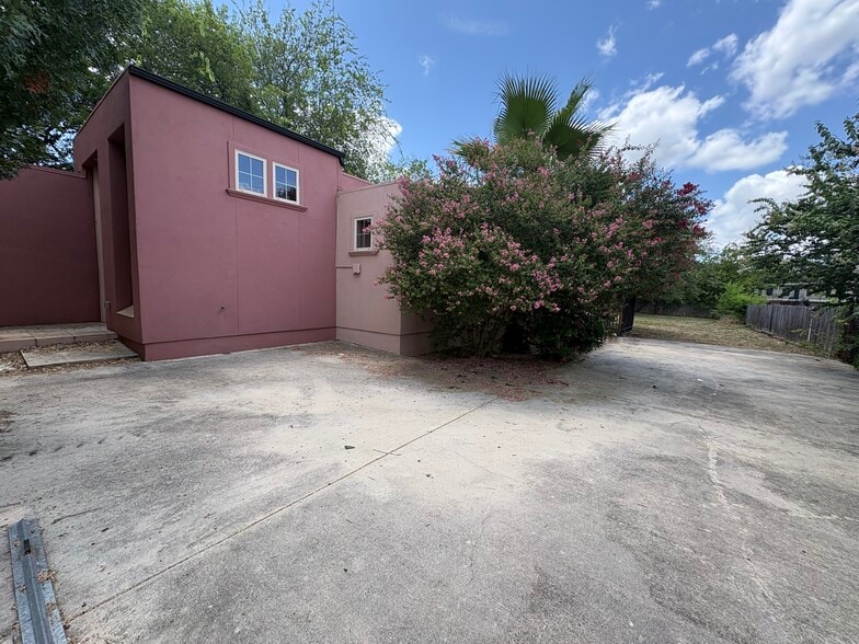 More Photos Of 146 Babcock Rd, San Antonio Office For Sale