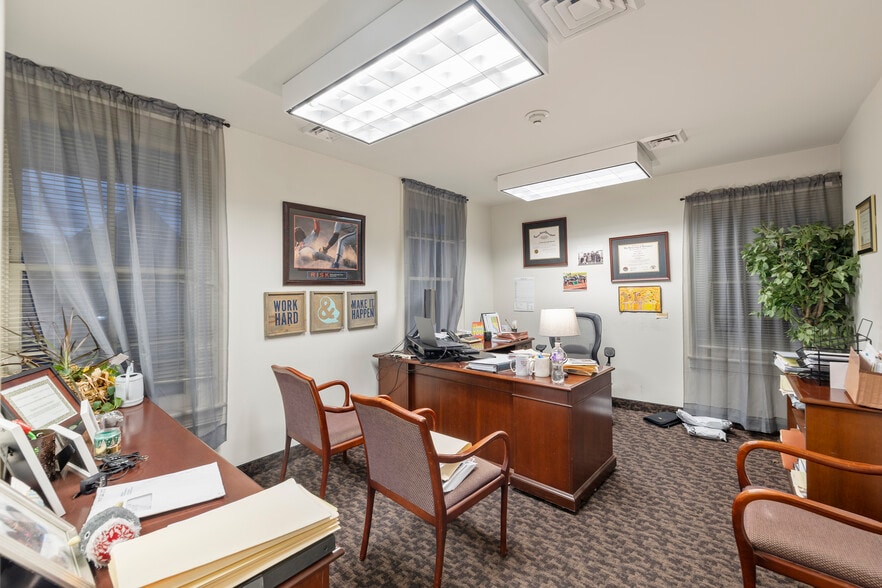 More Photos Of 37 W Middle St, Gettysburg Storefront Retail Residential For Lease