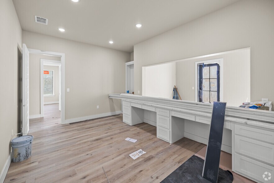 More Photos Of 5514 114th St, Lubbock Office For Sale