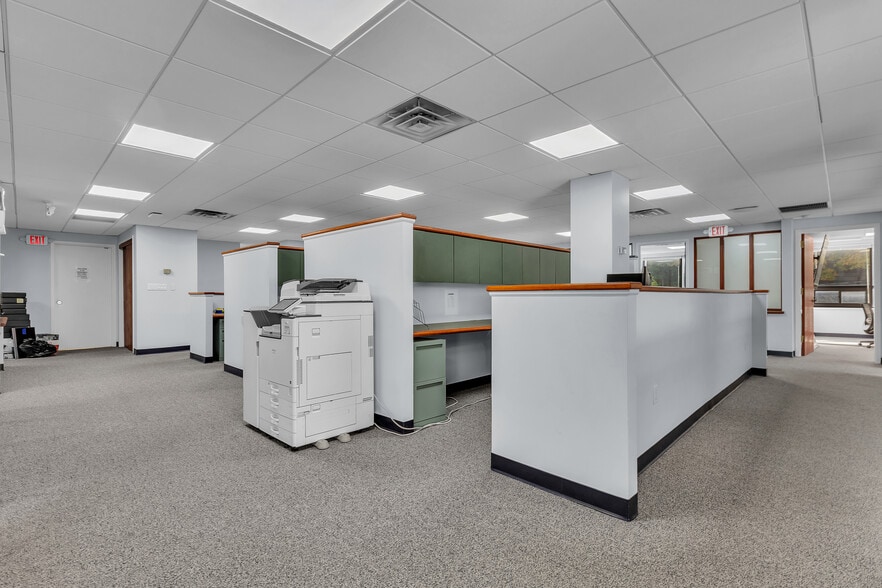 More Photos Of 1 Stone Pl, Bronxville Office For Lease