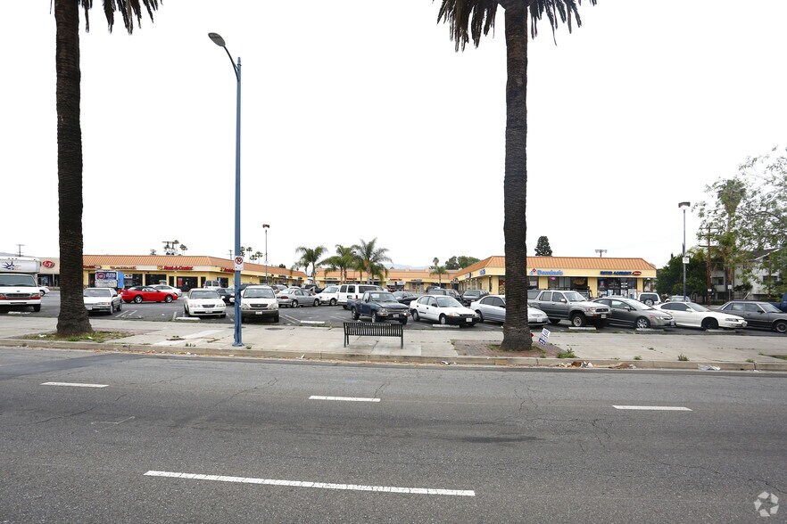 More Photos Of 21001-21015 Sherman Way, Canoga Park Freestanding For Lease