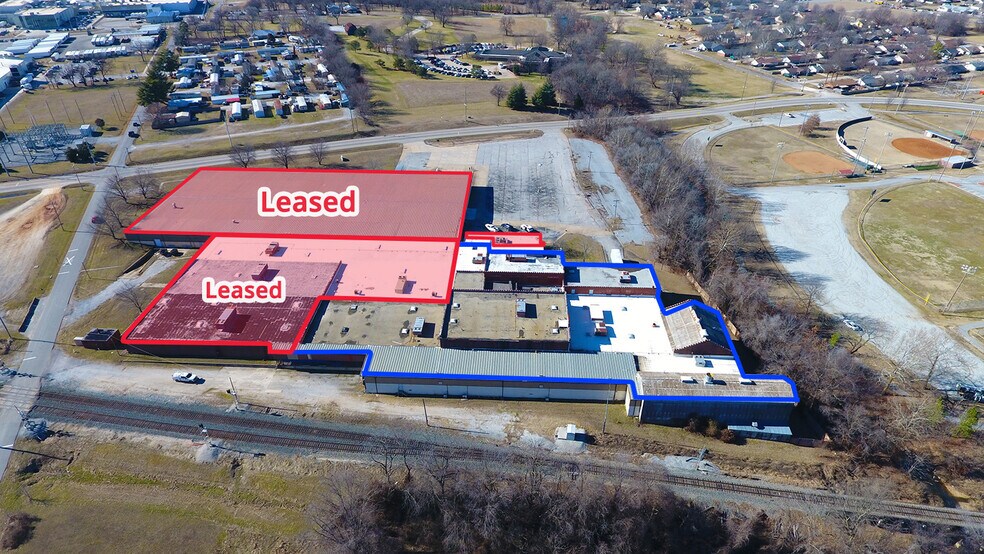 Primary Photo Of 501 N Lincoln St, Siloam Springs Warehouse For Sale