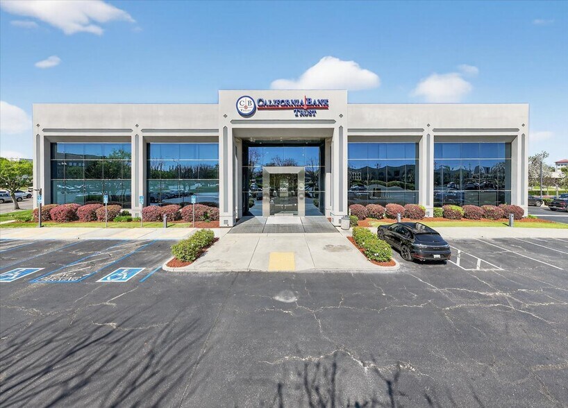More Photos Of 7060 N Fresno St, Fresno Office For Lease
