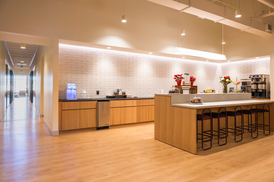More Photos Of 770 Legacy Plz, Dedham General Retail For Lease