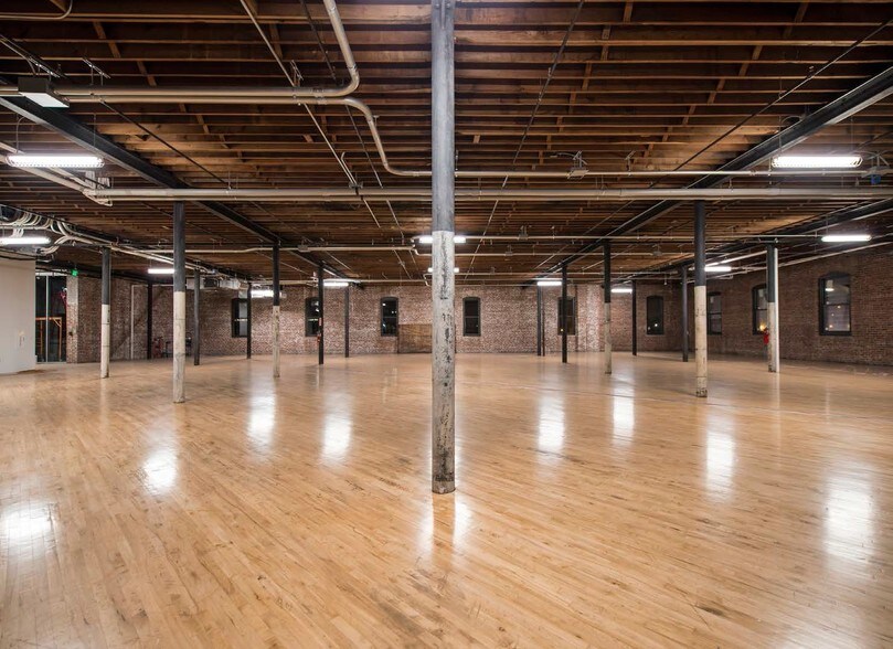 More Photos Of 130 E 3rd St, Des Moines Office For Lease