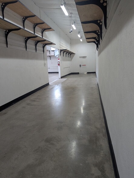 More Photos Of 530 Cypress Ave, Hermosa Beach Warehouse For Lease