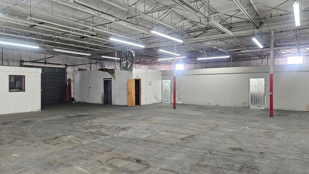 More Photos Of 1080-1090 E 14th St, Hialeah Warehouse For Lease