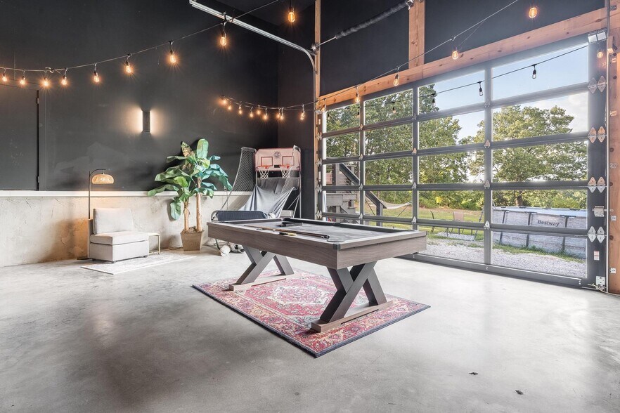 More Photos Of 13870 HWY 279, Gravette Flex For Sale