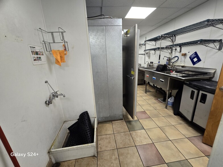 More Photos Of 415 Kapahulu Ave, Honolulu Freestanding For Lease