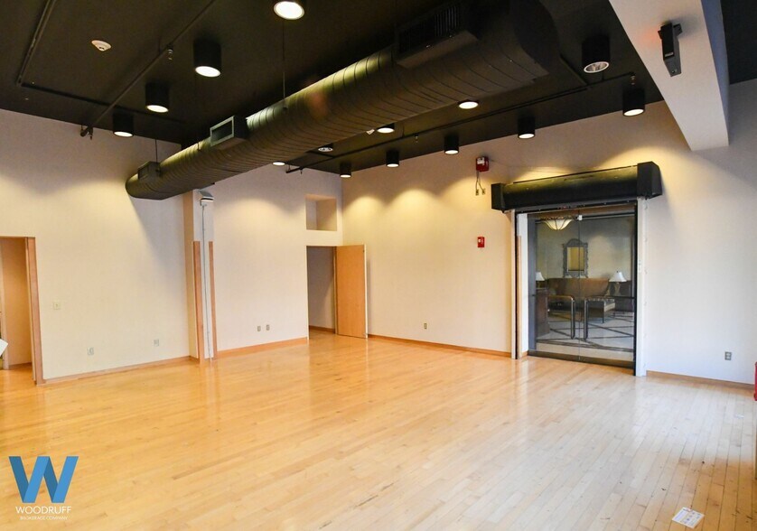 More Photos Of 1000 Broadway, Columbus Apartments For Lease