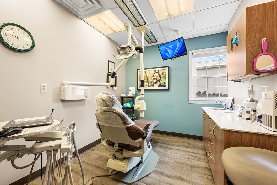 More Photos Of 131 Boston Post Rd, East Lyme Office For Lease