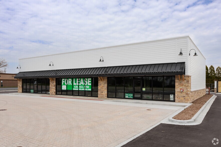 More Photos Of 1444 W Algonquin Rd, Palatine Freestanding For Lease