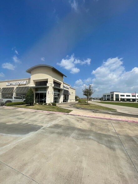 More Photos Of 7417 W Grand Pky S, Richmond Storefront For Lease