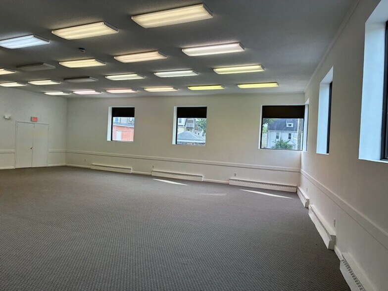 More Photos Of 132 Franklin St, Torrington Office For Lease