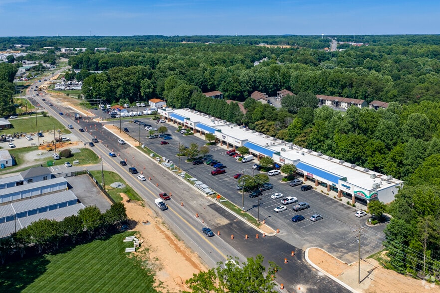 More Photos Of 2785 Charlotte Hwy, Mooresville Unknown For Lease