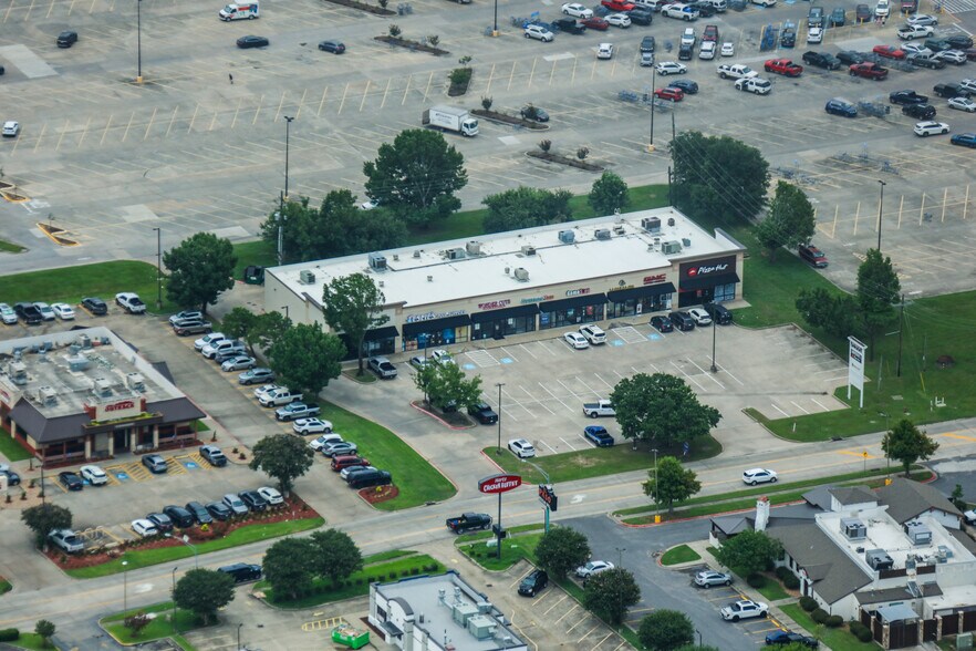 More Photos Of 2645 Derek Dr, Lake Charles General Retail For Sale