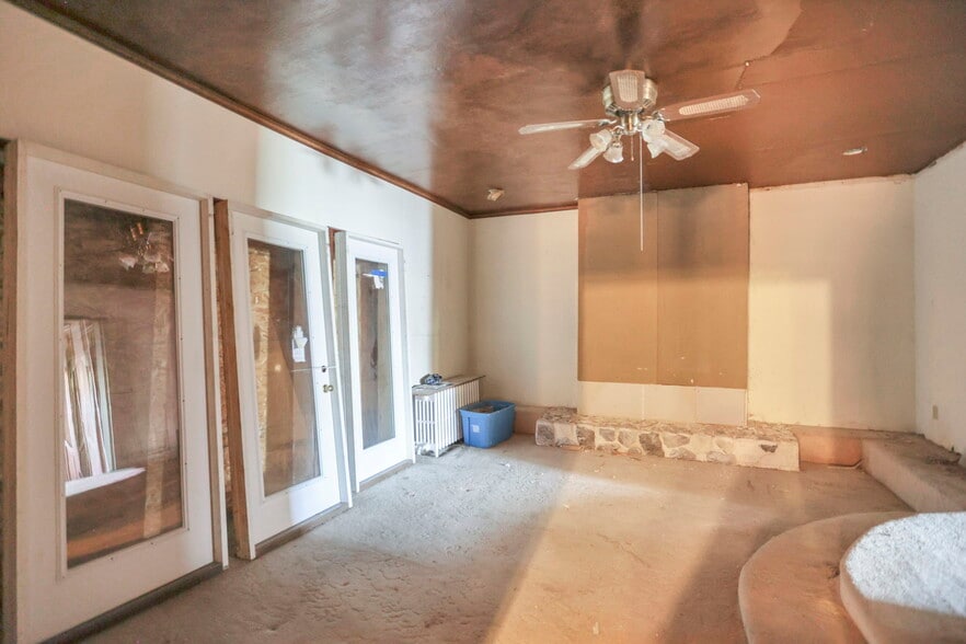More Photos Of 3900 Noe Bixby Rd, Columbus Storefront Retail Residential For Sale
