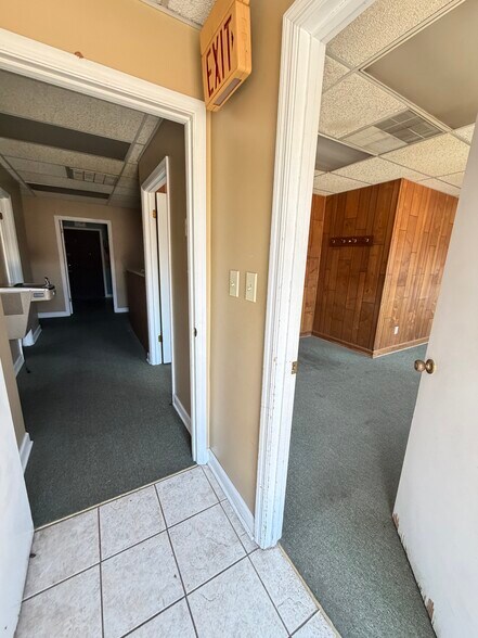 More Photos Of 1077 Baxter St, Athens Office For Lease