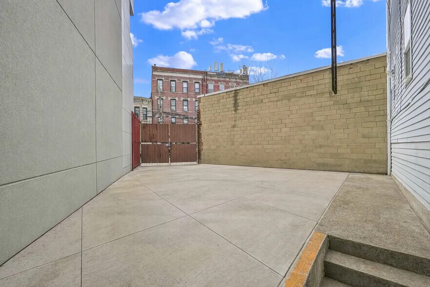 More Photos Of 1422 Astoria Blvd, Astoria Apartments For Sale