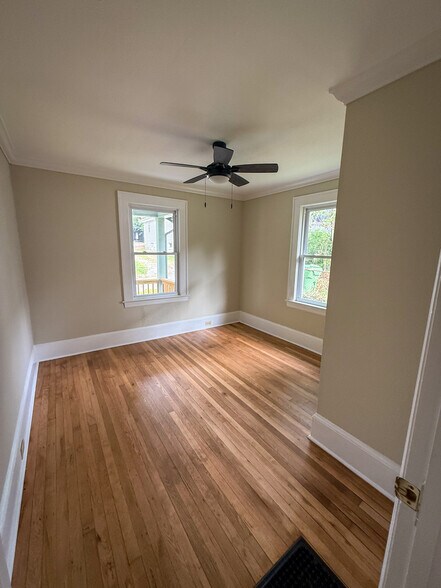 More Photos Of 3 Orchard Pl, Asheville Office For Sale