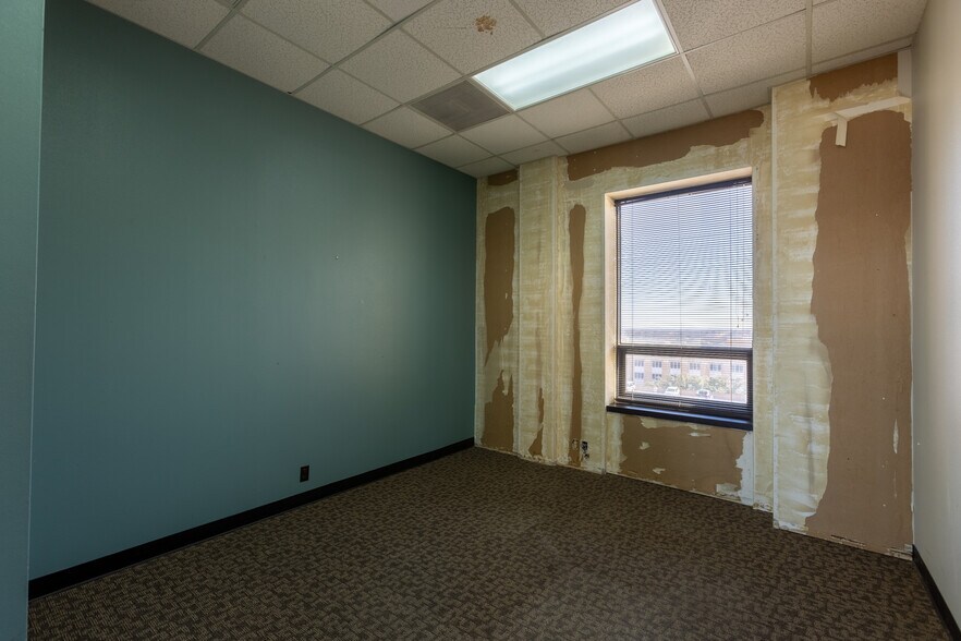 More Photos Of 301 Cypress St, Abilene Office For Sale