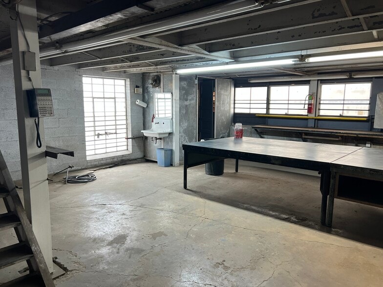 More Photos Of 636 Third Ave, Dallas Warehouse For Sale