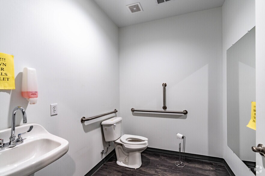 More Photos Of 610 Cave Mill Rd, Bowling Green Medical For Lease