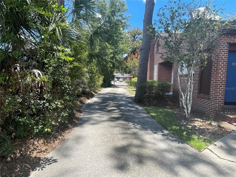 More Photos Of 914 NW 13th St, Gainesville Medical For Sale