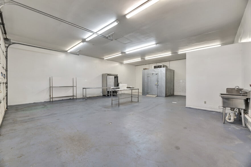More Photos Of 62 Southgate Blvd, New Castle Warehouse For Lease