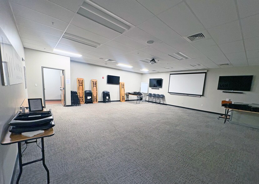 More Photos Of 720 Lafayette Rd, Portsmouth Office For Sale