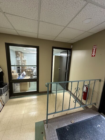 More Photos Of 293 W North St, Geneva Loft Creative Space For Lease