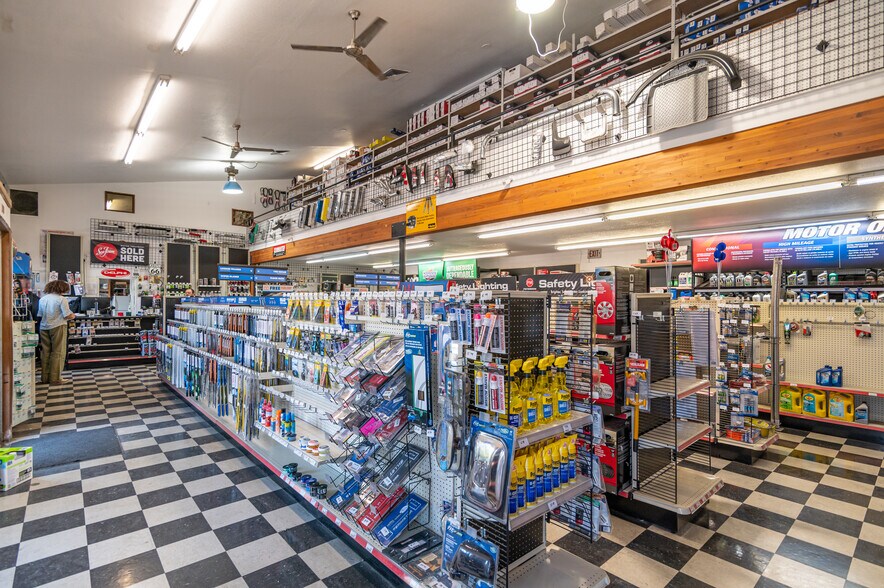 More Photos Of , Redmond General Retail For Sale