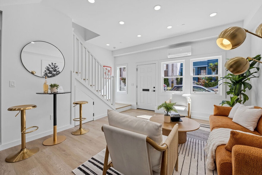 More Photos Of 2730 23rd St, San Francisco Showroom For Sale