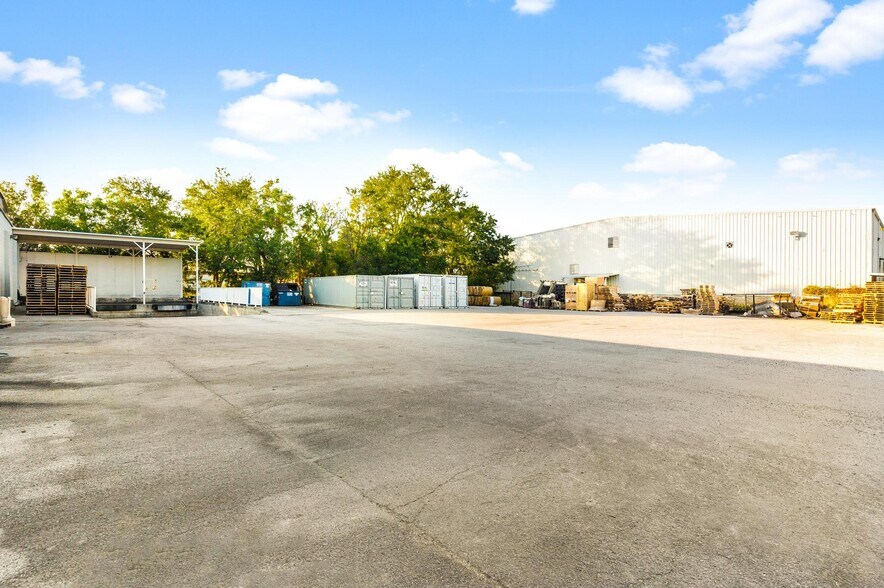 More Photos Of 1103 Thomas Ave, Leesburg Warehouse For Lease