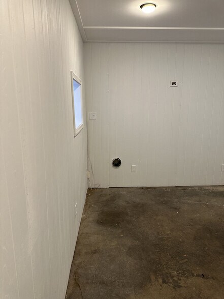 More Photos Of 1801 Dutch Ln, Jeffersonville Warehouse For Lease
