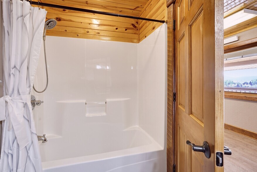 More Photos Of 1100 Mount Rushmore Rd, Custer Flex For Sale