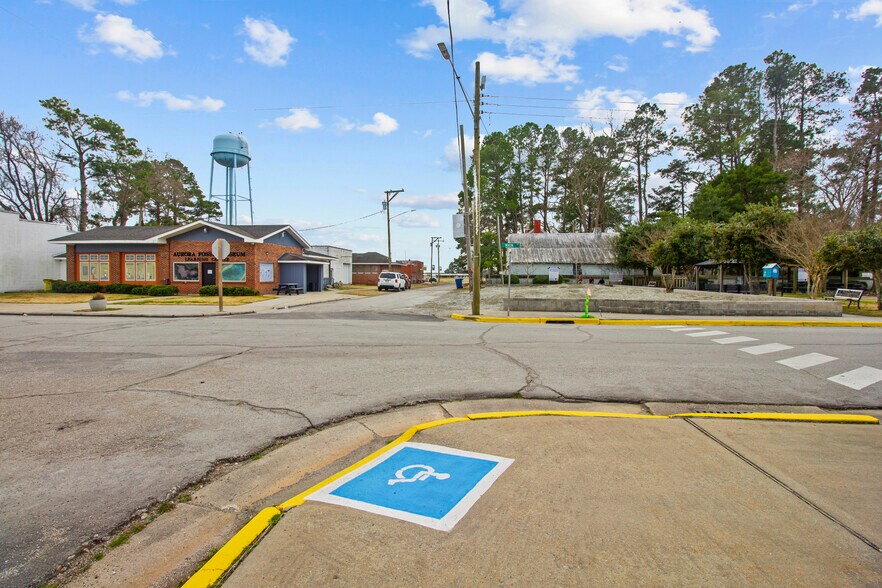 More Photos Of 470 N 4th St, Aurora Freestanding For Sale