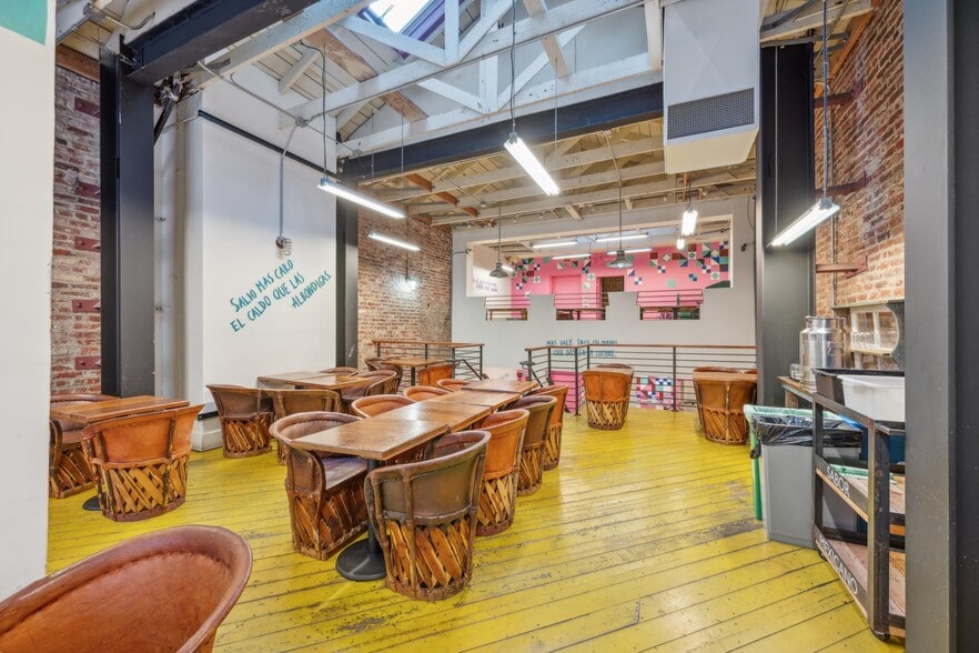 More Photos Of 525-527 Commercial St, San Francisco Restaurant For Lease