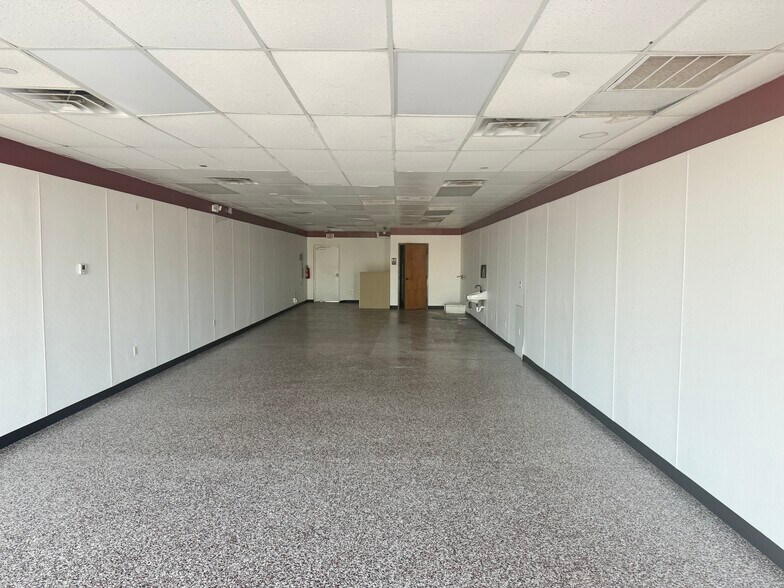 More Photos Of 501 E Princeton Dr, Princeton Storefront For Lease