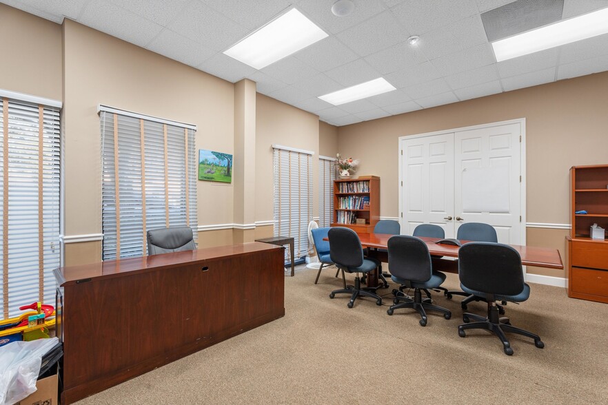 More Photos Of 2580-2590 SE Willoughby Blvd, Stuart Warehouse For Sale