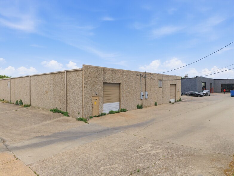 More Photos Of 3106-3108 Garden Brook Dr, Farmers Branch Distribution For Sale