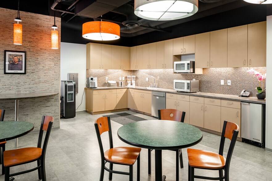 More Photos Of 6135 N 7th St, Phoenix Office For Lease